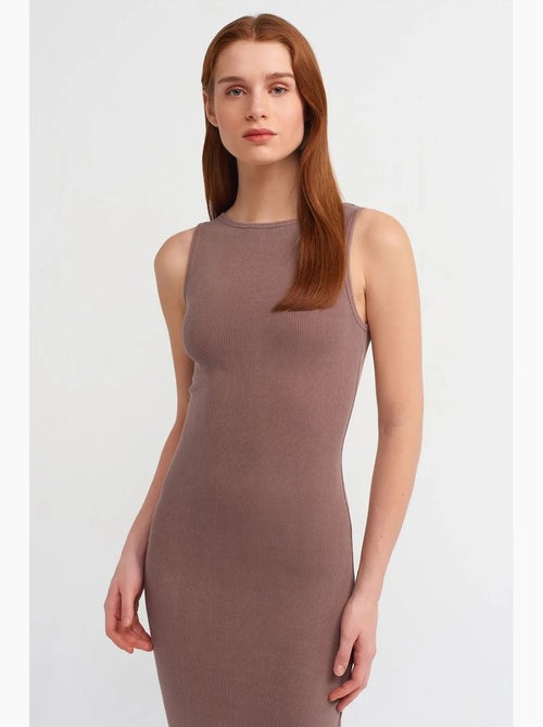 Robe midi moulante sans manches dilvin - Kiabi Robe midi moulante sans manches dilvin - Kiabi