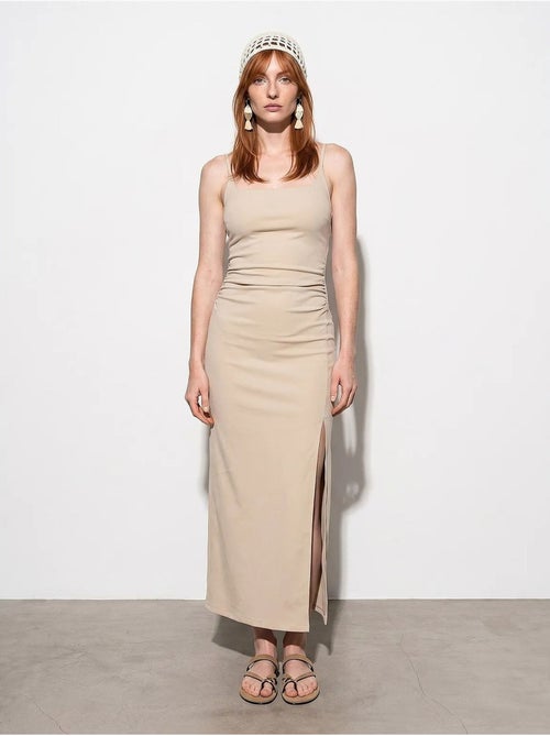 Robe midi moulante sans manches pour femme dilvin - Kiabi Robe midi moulante sans manches pour femme dilvin - Kiabi