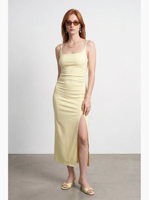 Robe midi moulante sans manches pour femme dilvin - Kiabi Robe midi moulante sans manches pour femme dilvin - Kiabi