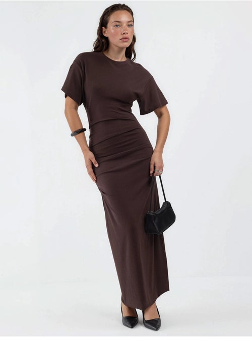 Robe midi moulante unie à col rond busem - Kiabi Robe midi moulante unie à col rond busem - Kiabi