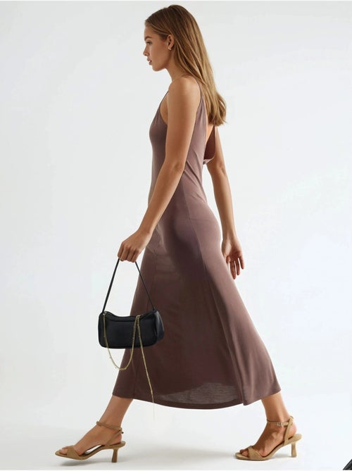Robe midi sans manches à col en v busem - Kiabi Robe midi sans manches à col en v busem - Kiabi