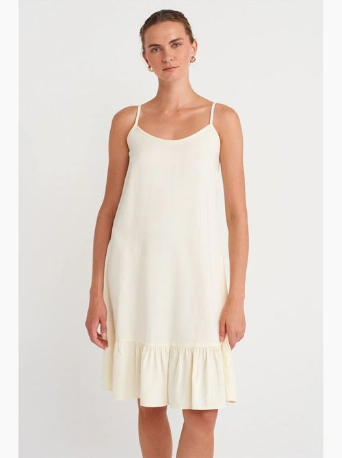 Robe midi sans manches à détail volanté dilvin - Kiabi Robe midi sans manches à détail volanté dilvin - Kiabi