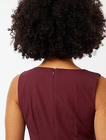 Robe midi sans manches ouverte sur le côté