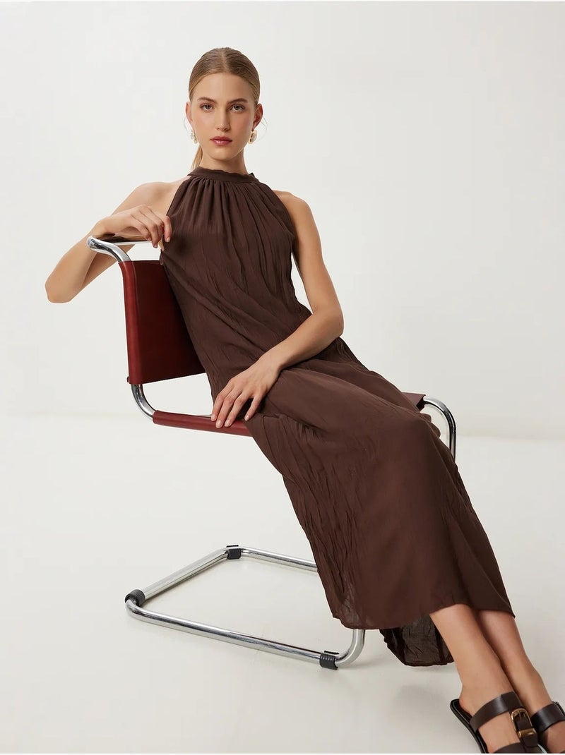 Robe midi texturée à col licou istanbul Marron chocolat - Kiabi