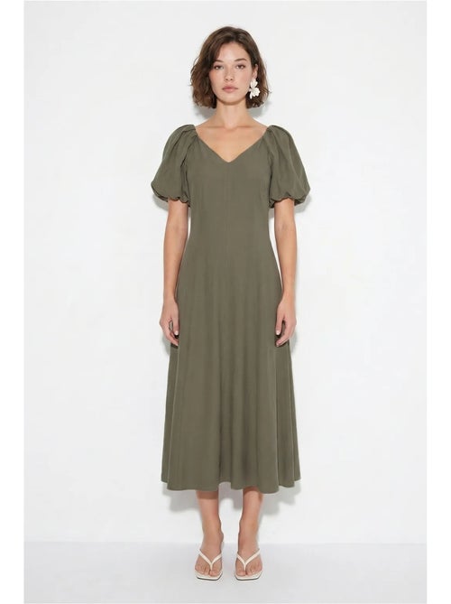 Robe midi trapèze à col v et fermeture éclair lucci - Kiabi Robe midi trapèze à col v et fermeture éclair lucci - Kiabi