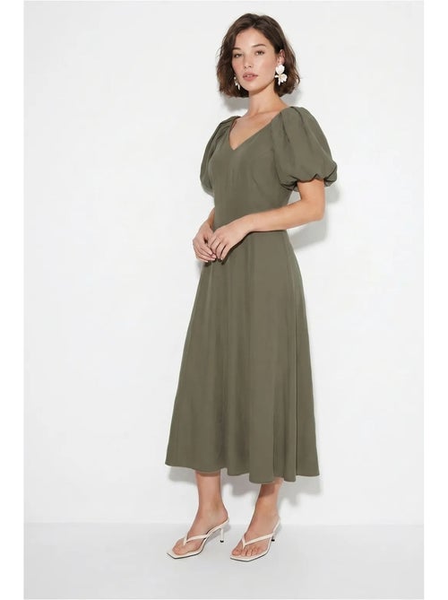 Robe midi trapèze à col v et fermeture éclair lucci - Kiabi Robe midi trapèze à col v et fermeture éclair lucci - Kiabi