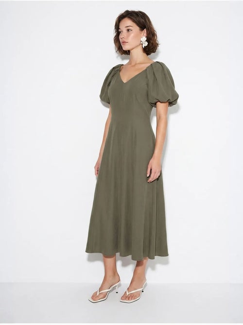 Robe midi trapèze à col v et fermeture éclair lucci - Kiabi Robe midi trapèze à col v et fermeture éclair lucci - Kiabi