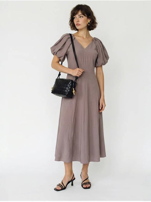 Robe midi trapèze à col v et fermeture éclair lucci - Kiabi Robe midi trapèze à col v et fermeture éclair lucci - Kiabi