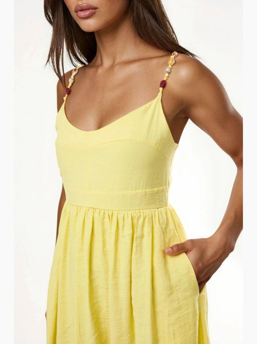 Robe midi trapèze avec détail accessoire busem - Kiabi Robe midi trapèze avec détail accessoire busem - Kiabi
