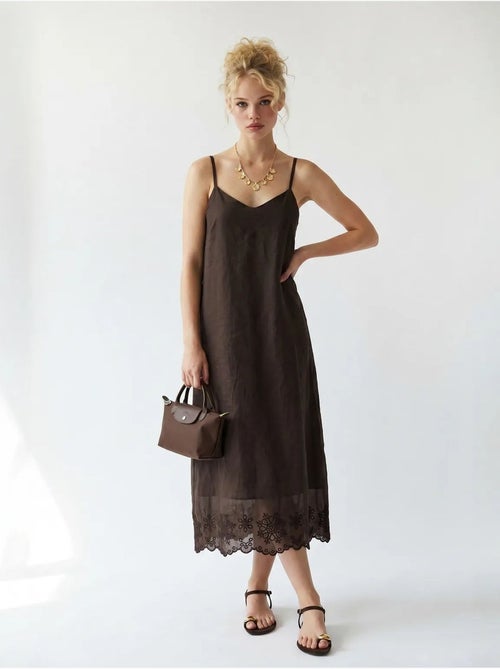 Robe midi trapèze brodée mixray - Kiabi Robe midi trapèze brodée mixray - Kiabi