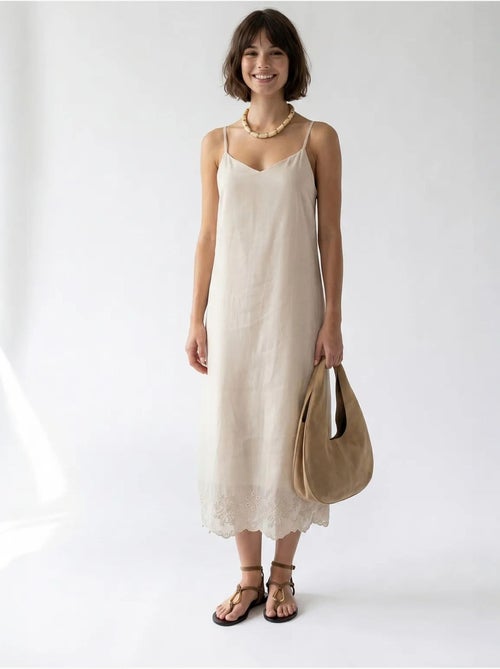 Robe midi trapèze brodée mixray - Kiabi Robe midi trapèze brodée mixray - Kiabi