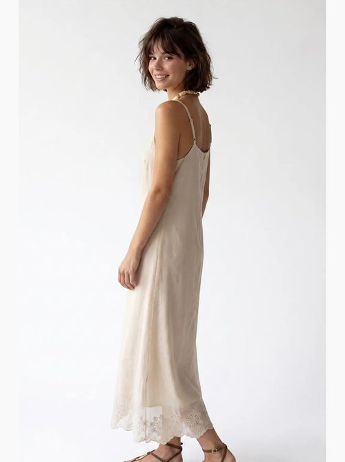Robe midi trapèze brodée mixray - Kiabi Robe midi trapèze brodée mixray - Kiabi