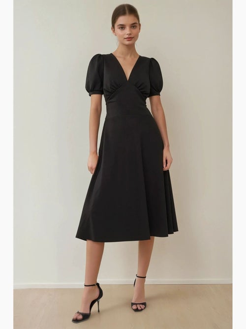 Robe midi trapèze en crêpe à col en v manches bouffantes hiccup - Kiabi Robe midi trapèze en crêpe à col en v manches bouffantes hiccup - Kiabi