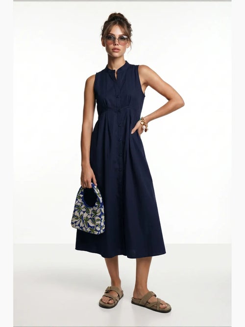 Robe midi trapèze sans manches à col mandarin istanbul - Kiabi Robe midi trapèze sans manches à col mandarin istanbul - Kiabi