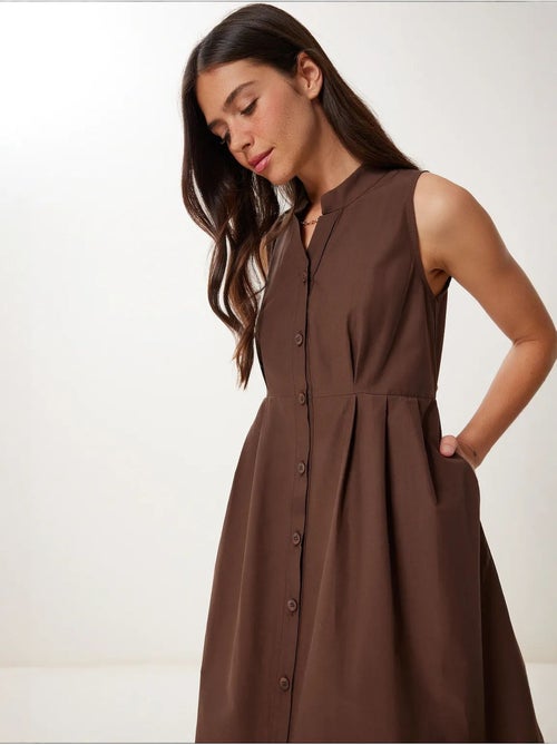 Robe midi trapèze sans manches à col mandarin istanbul - Kiabi Robe midi trapèze sans manches à col mandarin istanbul - Kiabi