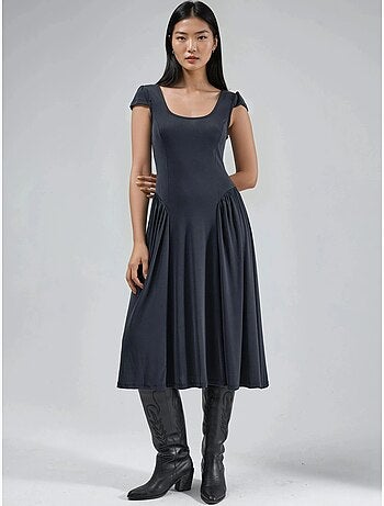 Robe midi unie à col en u et empiècements busem