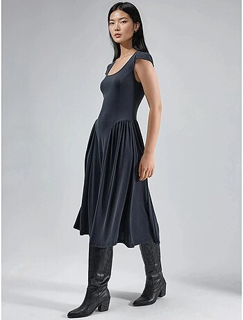 Robe midi unie à col en u et empiècements busem
