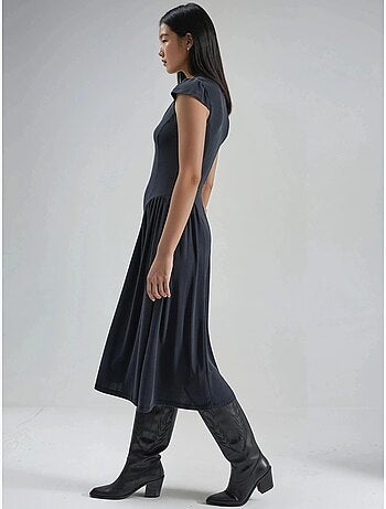 Robe midi unie à col en u et empiècements busem