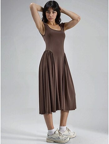 Robe midi unie à col en u et empiècements busem
