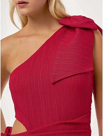 Robe mini à col asymétrique et détail nœud