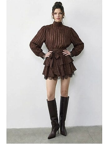 Robe mini à rayures texturées, col roulé mi-long et détails en dentelle lucci