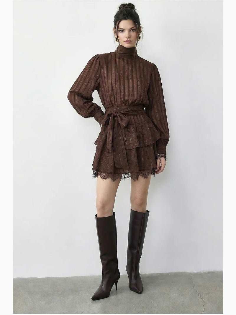 Robe mini à rayures texturées, col roulé mi-long et détails en dentelle lucci Marron foncé - Kiabi