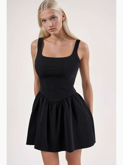 Robe mini trapèze à col carré et détails élastiques hiccup - Kiabi Robe mini trapèze à col carré et détails élastiques hiccup - Kiabi