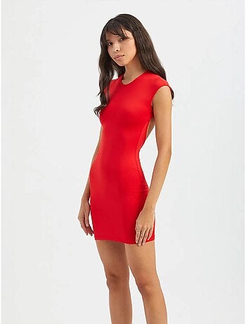 Robe moulante courte à col ras du cou et manches courtes avec découpe au dos
