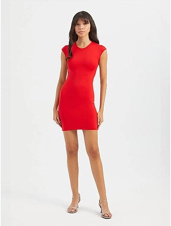 Robe moulante courte à col ras du cou et manches courtes avec découpe au dos