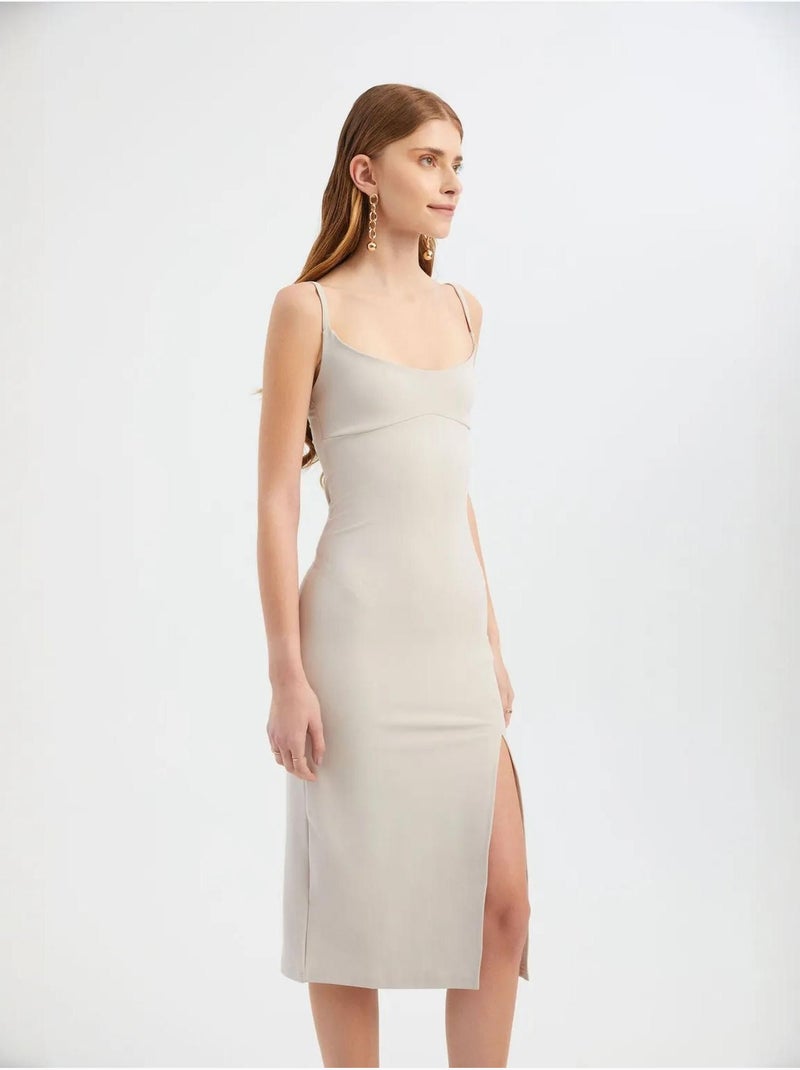 Robe moulante mi-longue à bretelles spaghetti et encolure dégagée avec fente latérale Beige naturel - Kiabi