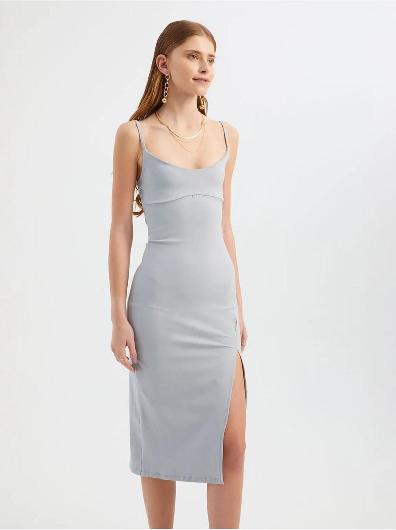 Robe moulante mi-longue à bretelles spaghetti et encolure dégagée avec fente latérale Gris - Kiabi