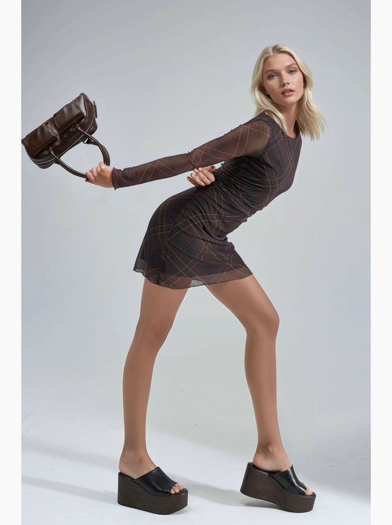 Robe moulante mini à carreaux avec encolure bateau busem Marron clair - Kiabi
