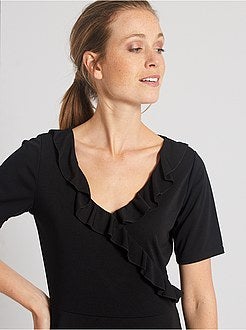 Robe noire encolure volantée - Kiabi