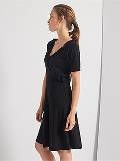 Robe noire encolure volantée - Kiabi