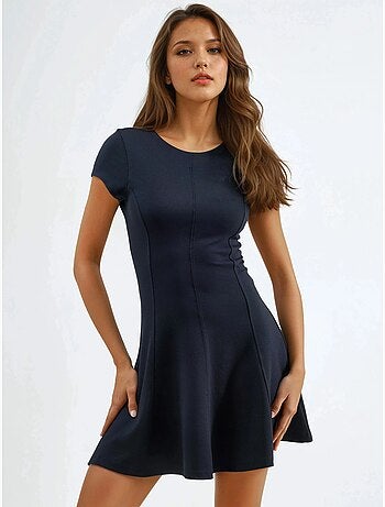 Robe patineuse courte à col en u busem