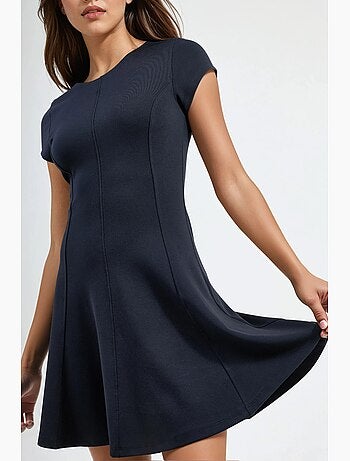 Robe patineuse courte à col en u busem