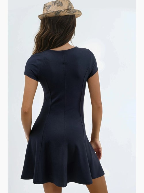 Robe patineuse courte à col en u busem - Kiabi Robe patineuse courte à col en u busem - Kiabi