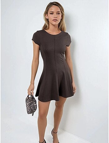 Robe patineuse courte à col en u busem