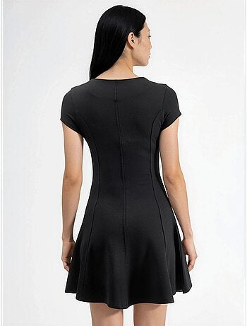 Robe patineuse courte à col en u busem