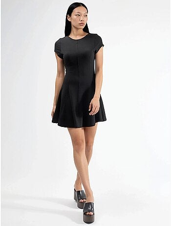 Robe patineuse courte à col en u busem