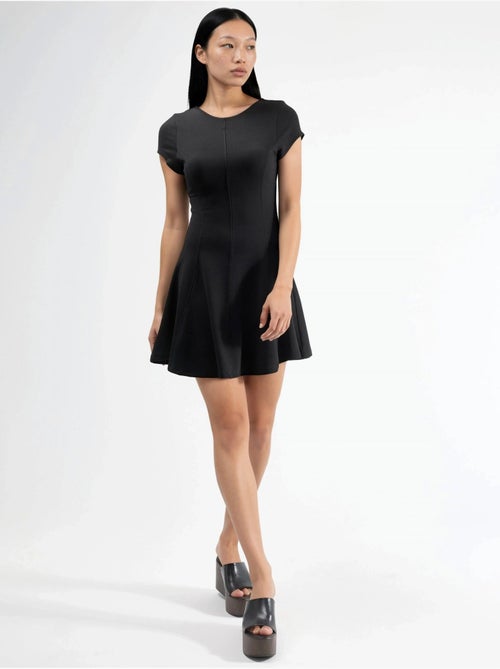 Robe patineuse courte à col en u busem - Kiabi Robe patineuse courte à col en u busem - Kiabi