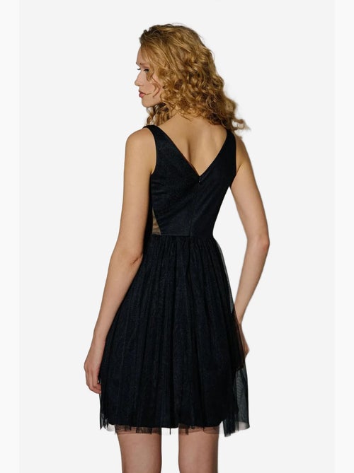 Robe patineuse courte en tulle à empiècements et col en v hiccup - Kiabi Robe patineuse courte en tulle à empiècements et col en v hiccup - Kiabi