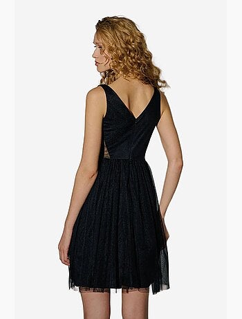 Robe patineuse courte en tulle à empiècements et col en V