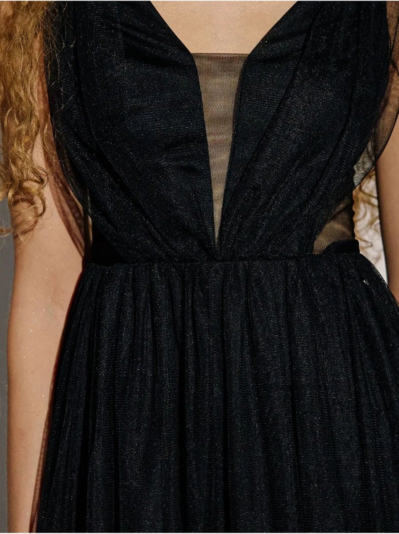 Robe patineuse courte en tulle à empiècements et col en V Noir - Kiabi
