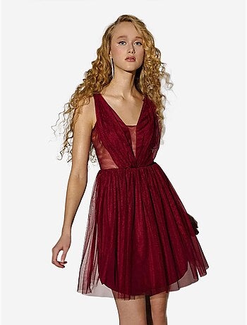 Robe patineuse courte en tulle à empiècements et col en V