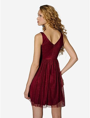 Robe patineuse courte en tulle à empiècements et col en V