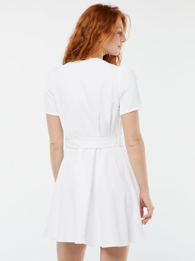 Robe portefeuille coupe courte avec col cache-cœur blanc - Kiabi