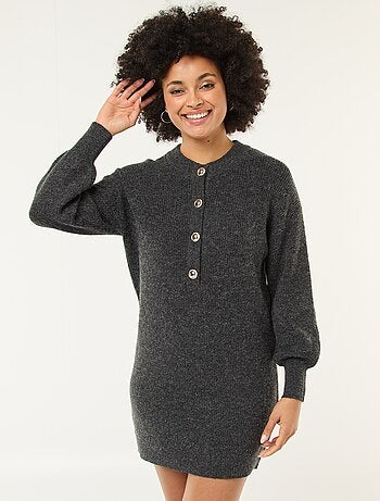 Robe pull avec boutons dorés