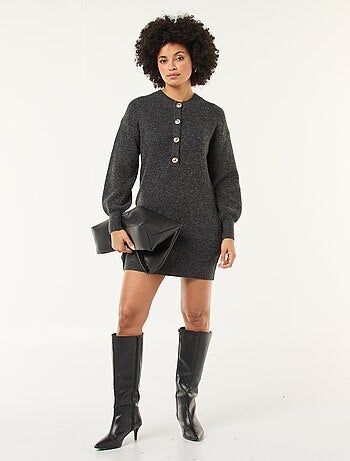 Robe pull avec boutons dorés