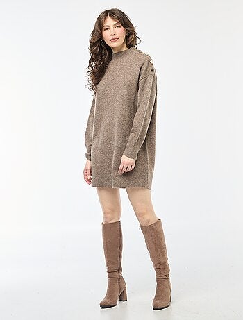 Robe pull avec boutons fantaisies